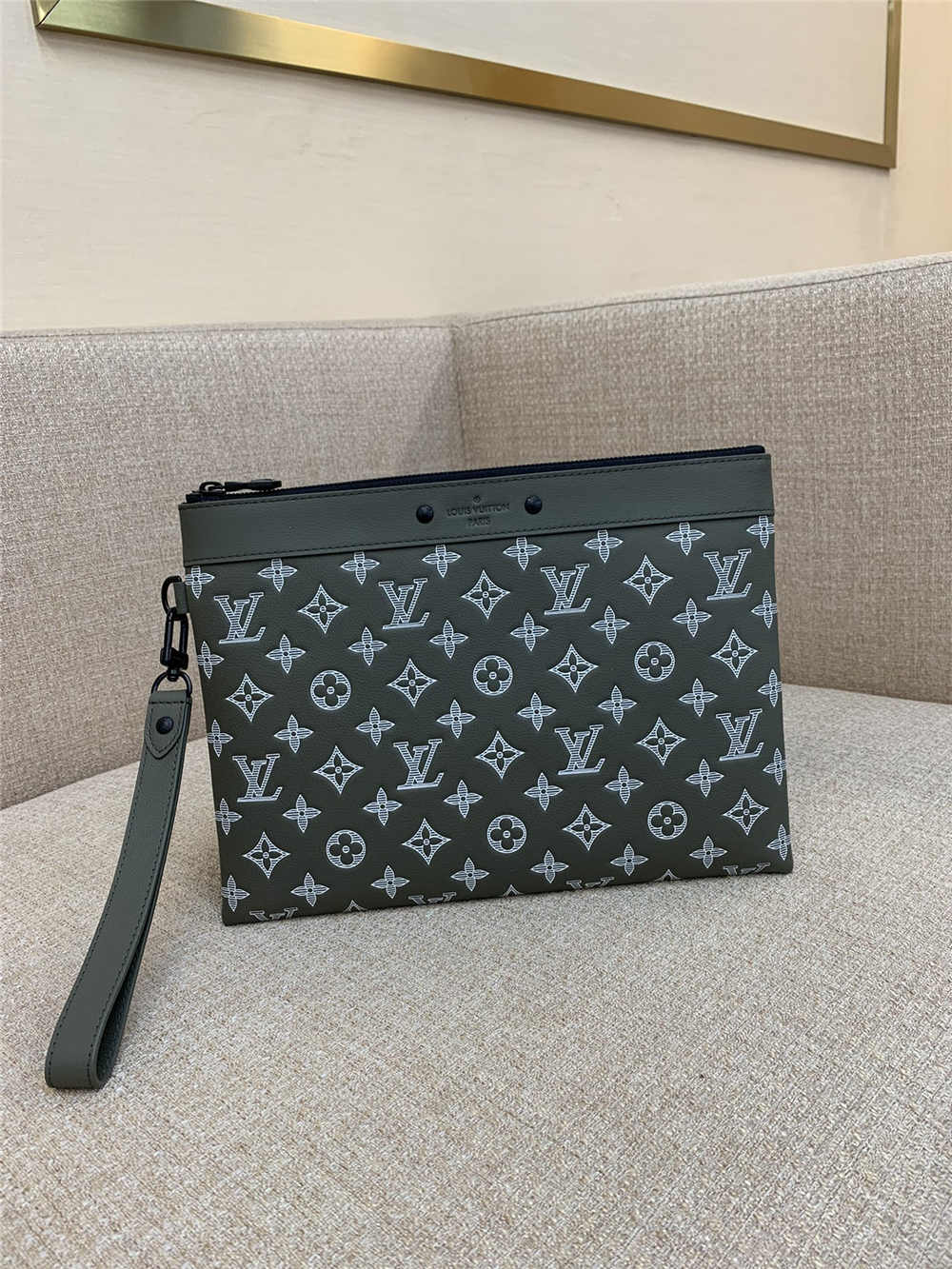 Louis Vuitton POCHETTE TO-GO M12499  size：30x21cm 2025 new 